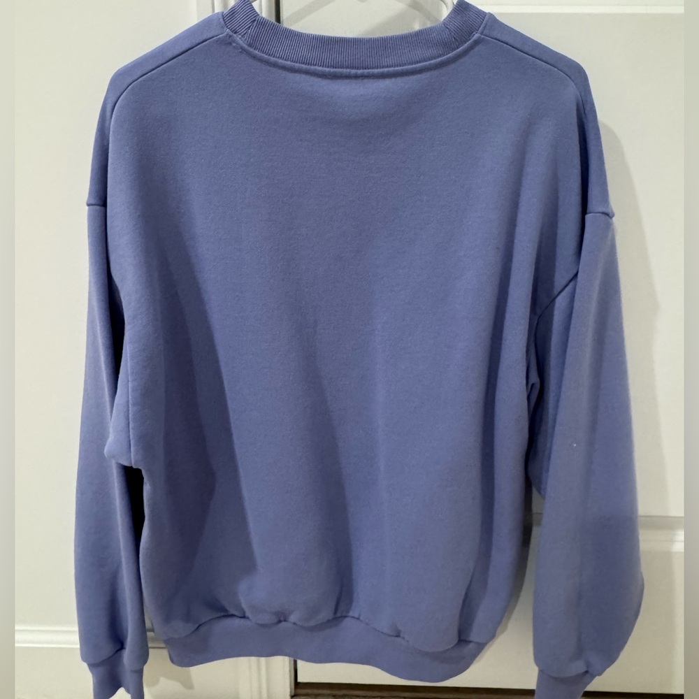 ALO Yoga Women's Crewneck Pullover in Lilac - Picture 2 of 3